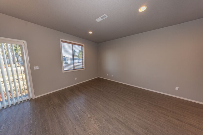 Photo - Three bedroom townhouse in Orchards.  - Built in 2016 - AC