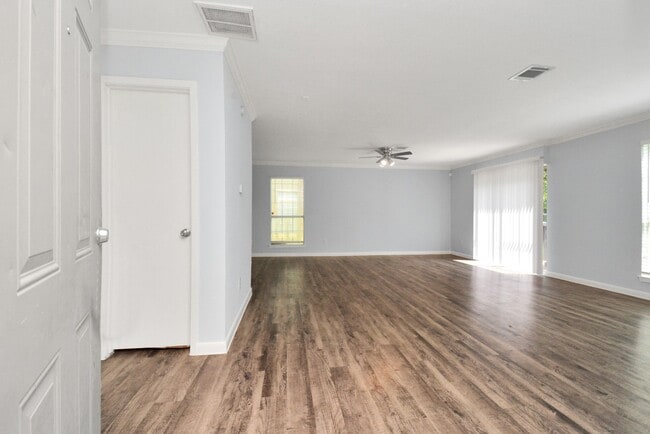 Photo - 1908 Avenue B