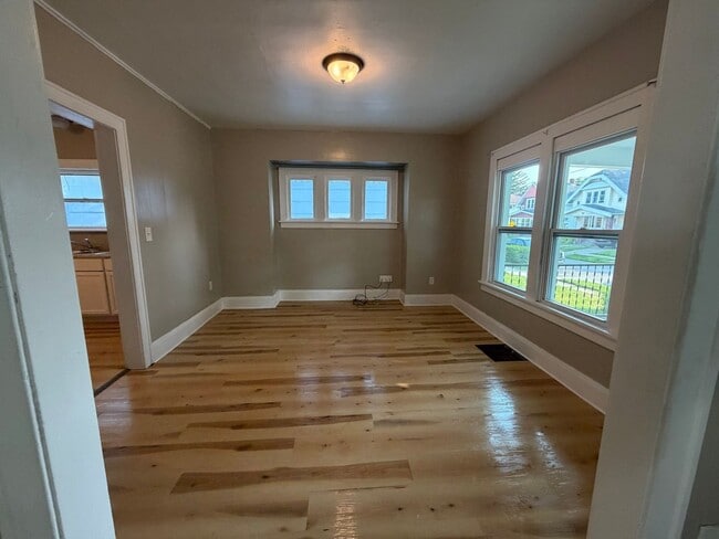 Photo - Bright & Spacious 4 Bedroom Home for Rent