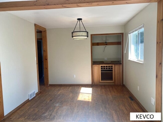 Photo - Home with Tons of Space!!