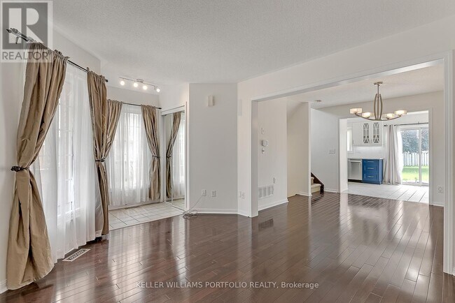 Photo - 1458 Quest Cir