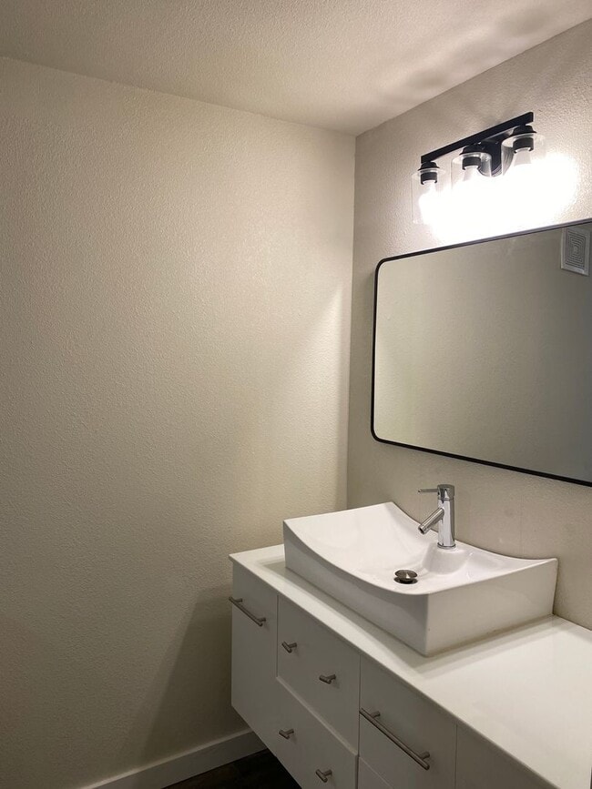 Photo - BEAUTIFUL RENOVATED 3 BEDROOM Unit 102