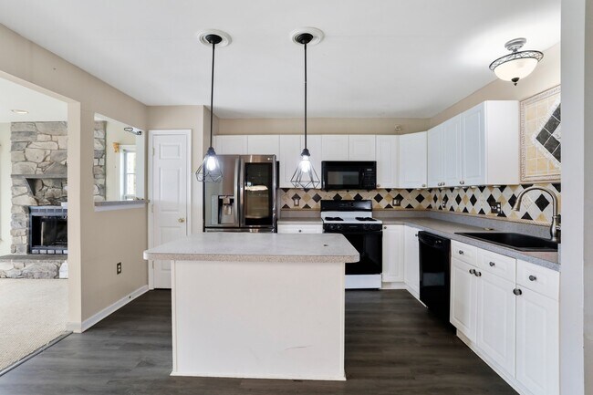 Photo - 164 Dunrobin Dr