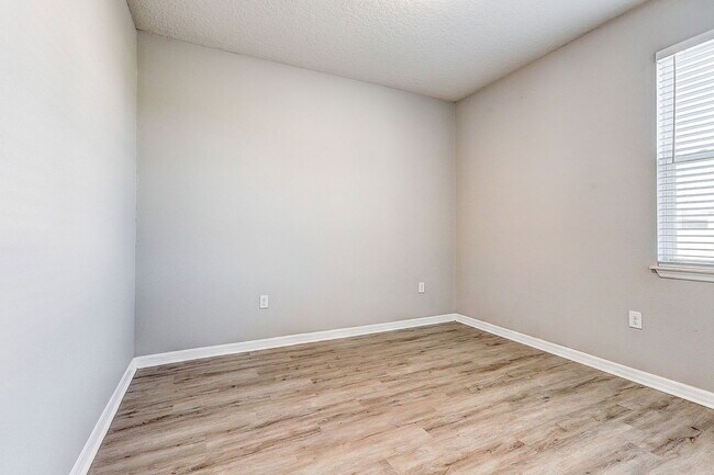 Photo - 32848 Sand Creek Dr