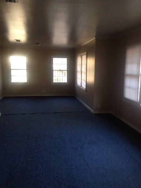 Photo - 3317 W College St