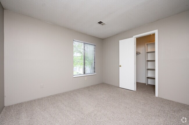 2BR, 2BA - 974SF - Primary Bedroom