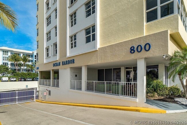 Building Photo - 800 SE 20th Ave Unit 407