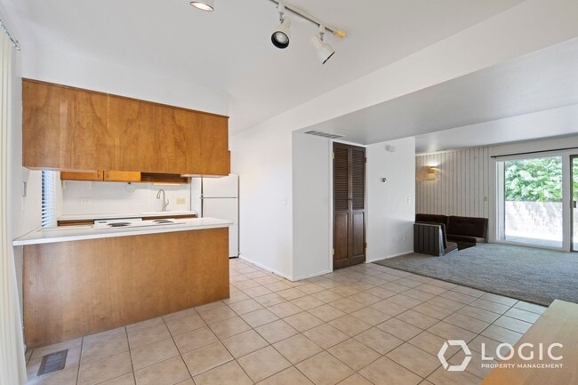 Photo - 1815 N Woodside Dr E Unit B