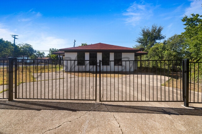 Photo - 2540 Avenue H Unidad A