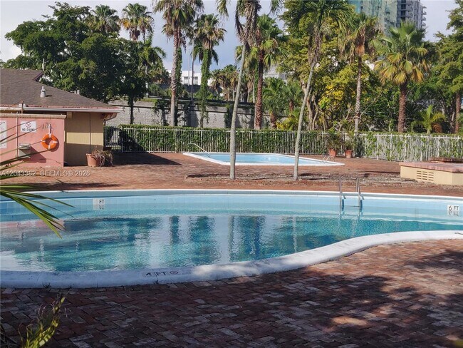 9001 SW 77th Ave Unit C606