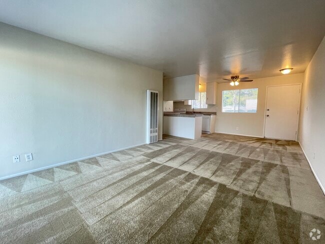 Building Photo - Top floor, March free w/ 12 month lease Unit 35B Rental