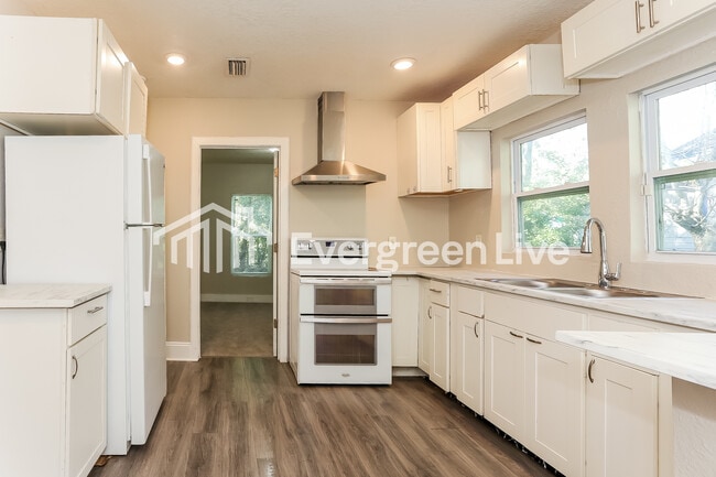 Photo - 808 Westbrook Rd