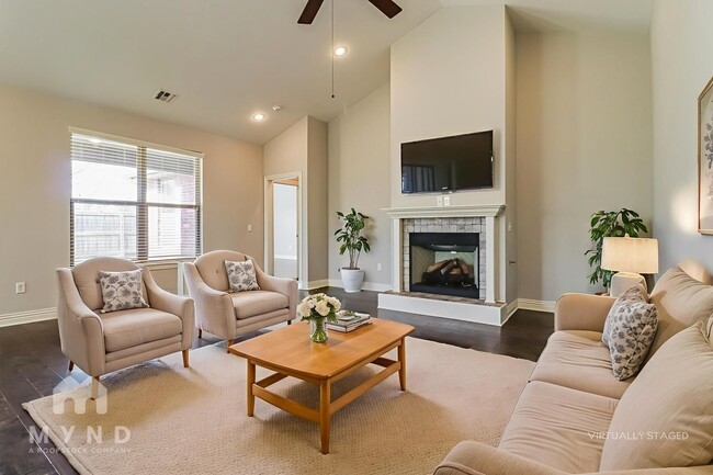 Photo - 610 Hawthorn Way