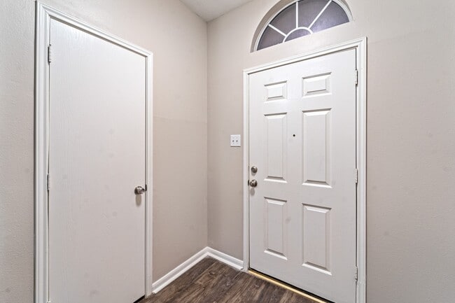 Photo - 6827 Highwind Bend Ln