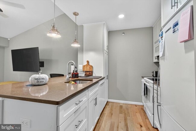 Photo - 3307 Wyndham Cir Unit 4165