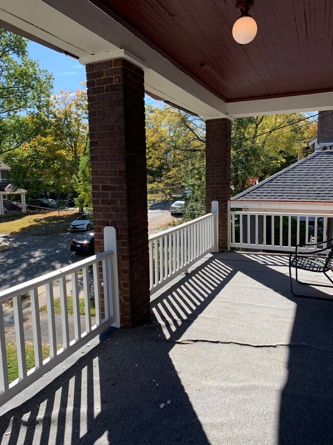 Gran baño privado - 3639 Amberson Ave Unidad 2