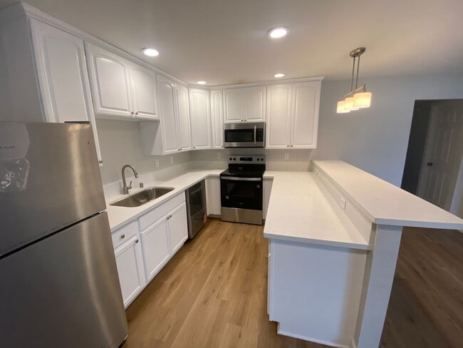 3 Bed, 2 Bath First Floor Condo in Central... - 3 Bed, 2 Bath First Floor Condo in Central... Unidad 3