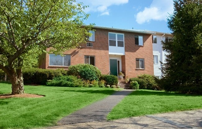 Photo - 2BR/1Bth unit in professionally managed complex, Heat/Hot Water included. Gym, pool, balcony