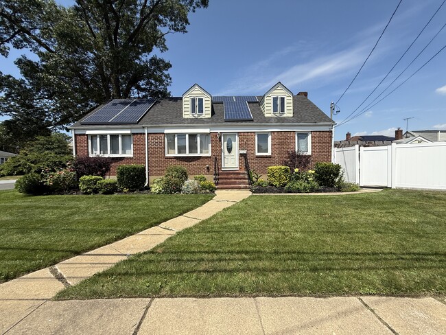 Photo - 100 Newbold Ave House