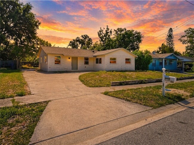 Photo - Spacious and Updated Home in Tampa! Move-in Ready | 2bed-1bath