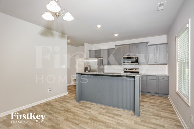 Photo - 171 Winter Red Wy