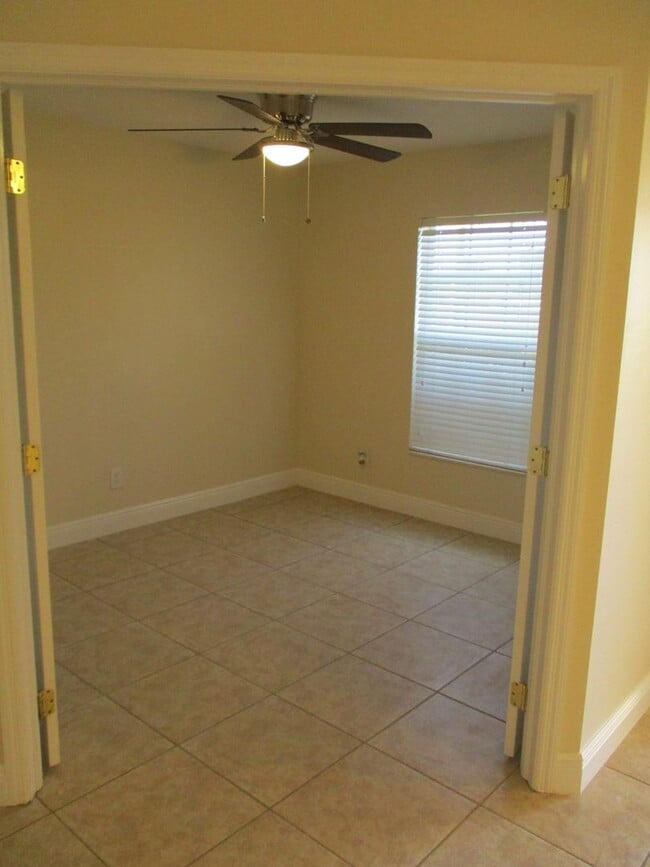 Photo - 1900 Kismet Pkwy W