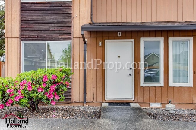 Photo - Charming 3 Bedroom 1.5 Bathroom Apartment in Forest Grove!!!