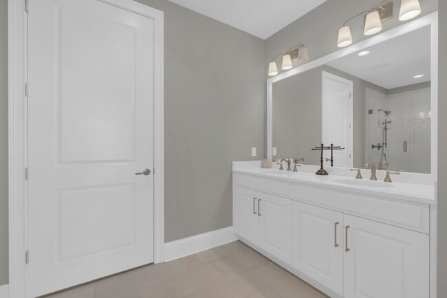 Photo - 1024 Club View Dr