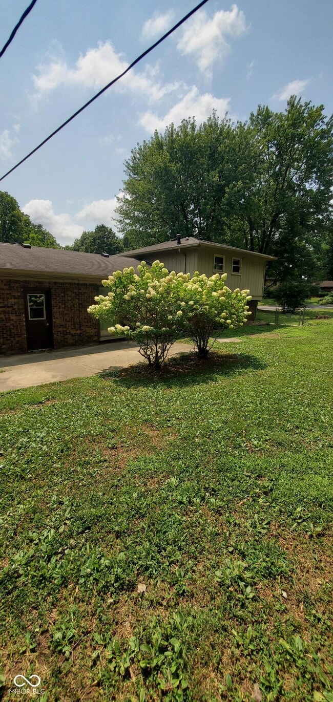 Photo - 372 Redbud Pl