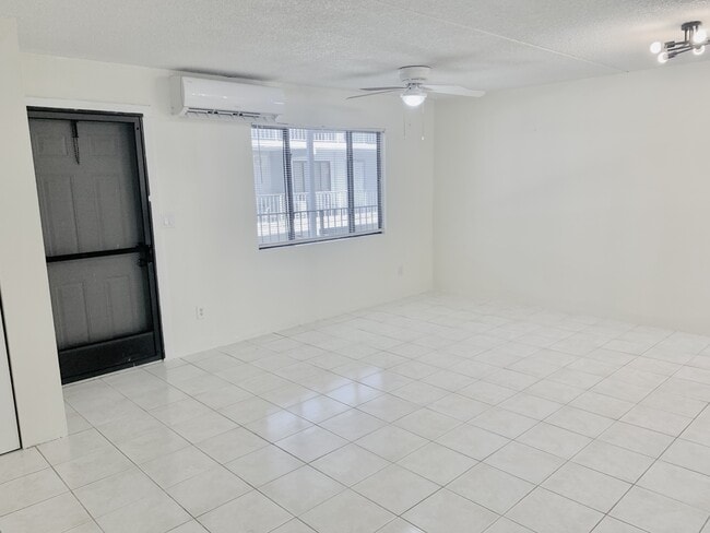 Photo - 826 Wiggins Pass Rd