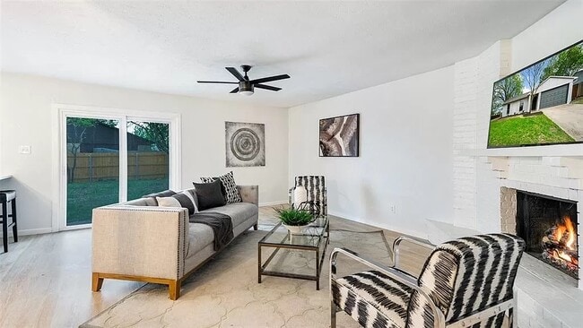 Photo - 7302 Hedge Dr