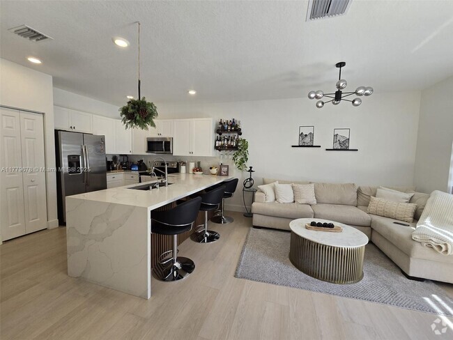 Building Photo - 10632 W 33rd Ln Rental