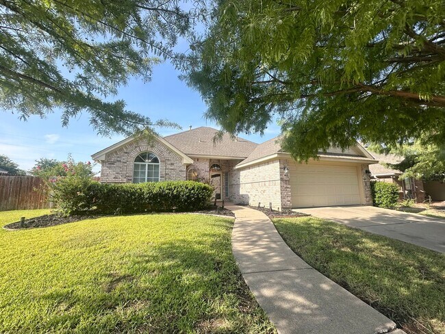 Building Photo - Charming 3-Bedroom Home for Lease with Large Backyard in Sanger