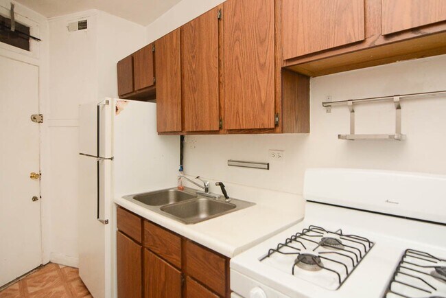 Photo - 3011 N Racine Ave Unidad 4