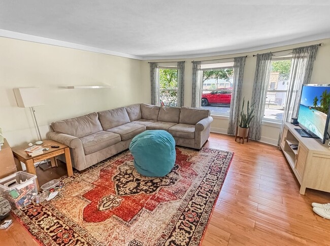 706 Rosewood Ave SE
