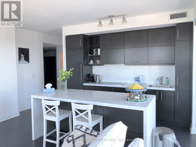 Photo - 1080 Bay St. Unit 4010