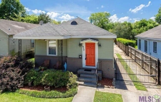 Building Photo - House for Rent