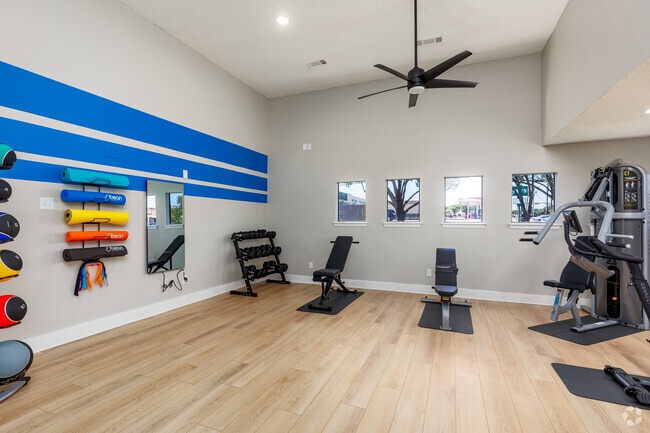 Gimnasio 24-Hour con pesas