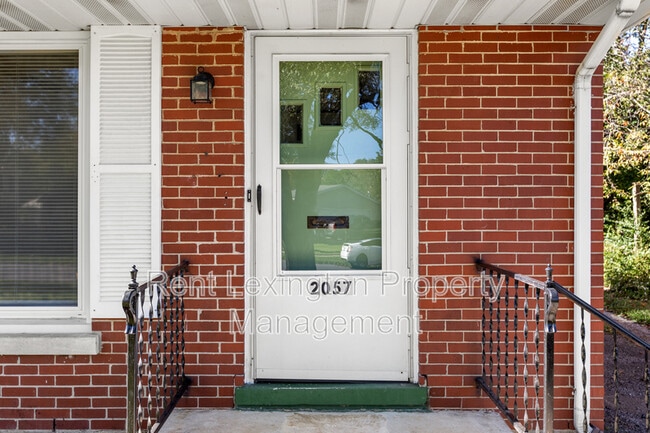 Photo - 2057 Heather Way