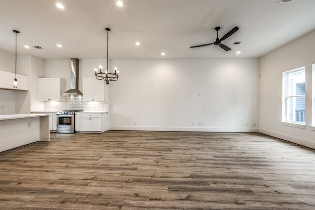 Photo - 948 Fisher St