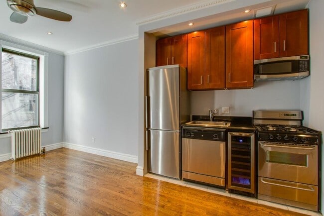 Building Photo - 336 E 18th St Unit E3 Rental