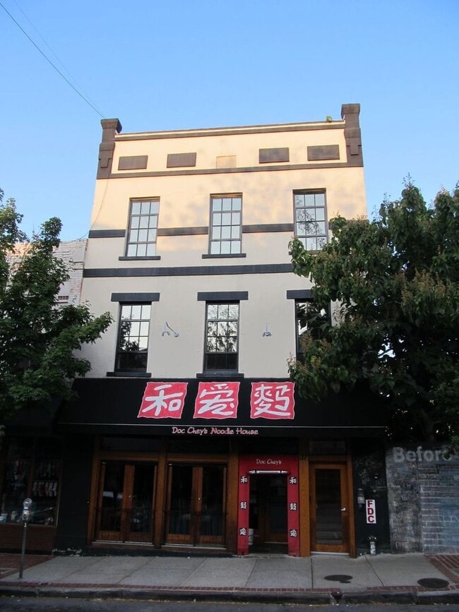 Building Photo - Downtown Top-Floor Loft Unit Apt #301