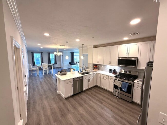 Building Photo - 320 Middlesex Ave Unit D107
