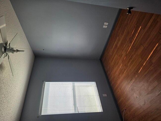 Photo - 100 Kings Way