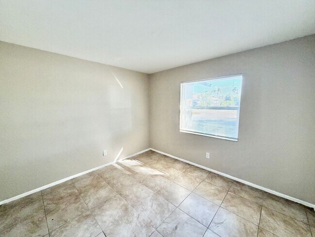 Photo - PIKUS (4601 24th Pl SW) Unidad #4611 (A)