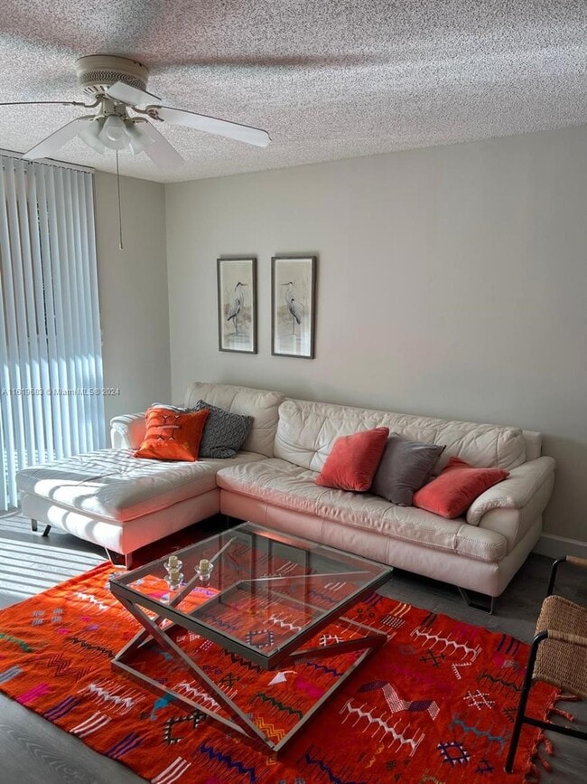 Photo - 19901 E Country Club Dr Unidad 2207