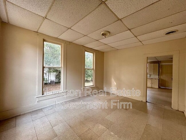 Photo - 2512 Merwin St