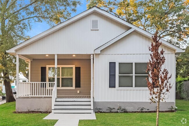 Building Photo - 920 15th Ave S Rental
