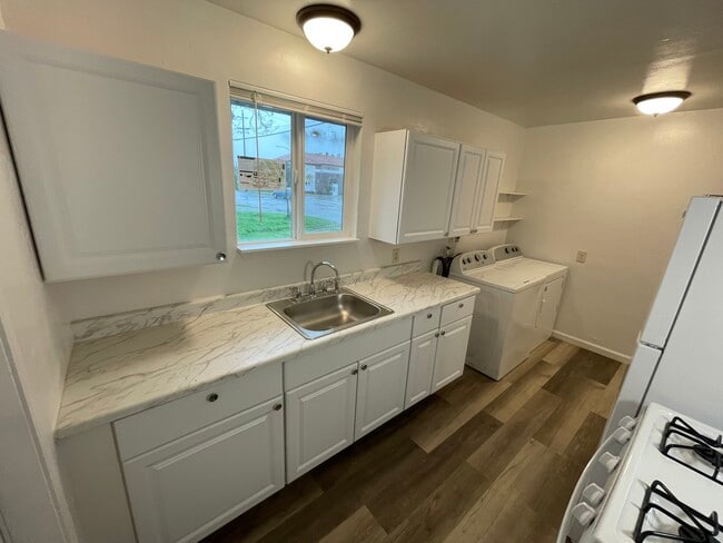 Photo - 1701 Solano St
