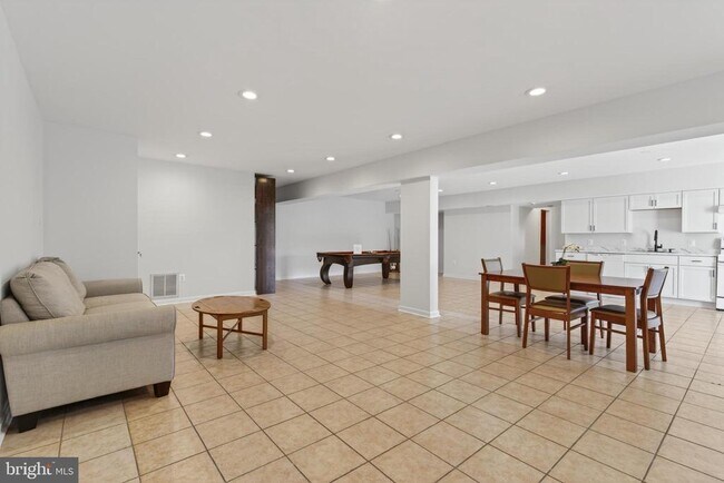 Photo - 740 Kentland Dr